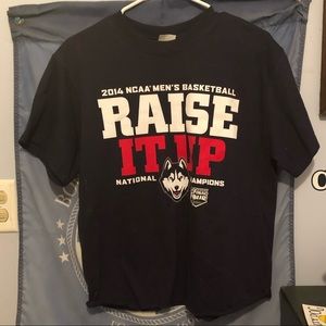 uconn t-shirt